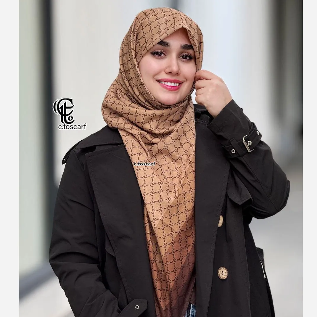 روسری نخ کاستوم طرح گوچی حاشیه قهوه ای زمینه نسکافه ای سایز بزرگ