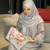 روسری مجلسی طرح صدف سه بعدی قواره بزرگ 140 سانتیمتر جنس نخ کاستوم