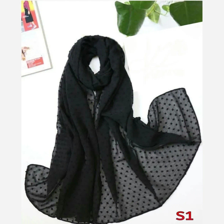 شال حریر اشکی مشکی با دوخت نخ طلایی ابعاد 75 در 195 سانتیمتر