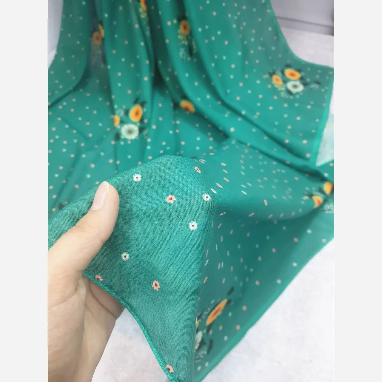 روسری مجلسی طرح پونه تیره نخ کاستوم قواره بزرگ زنانه 140x140