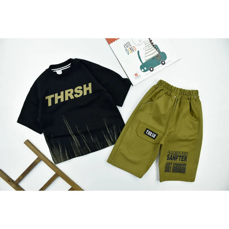 ست تیشرت و شلوارک پسرانه مشکی طرح THRSH جنس پنبه و کتان