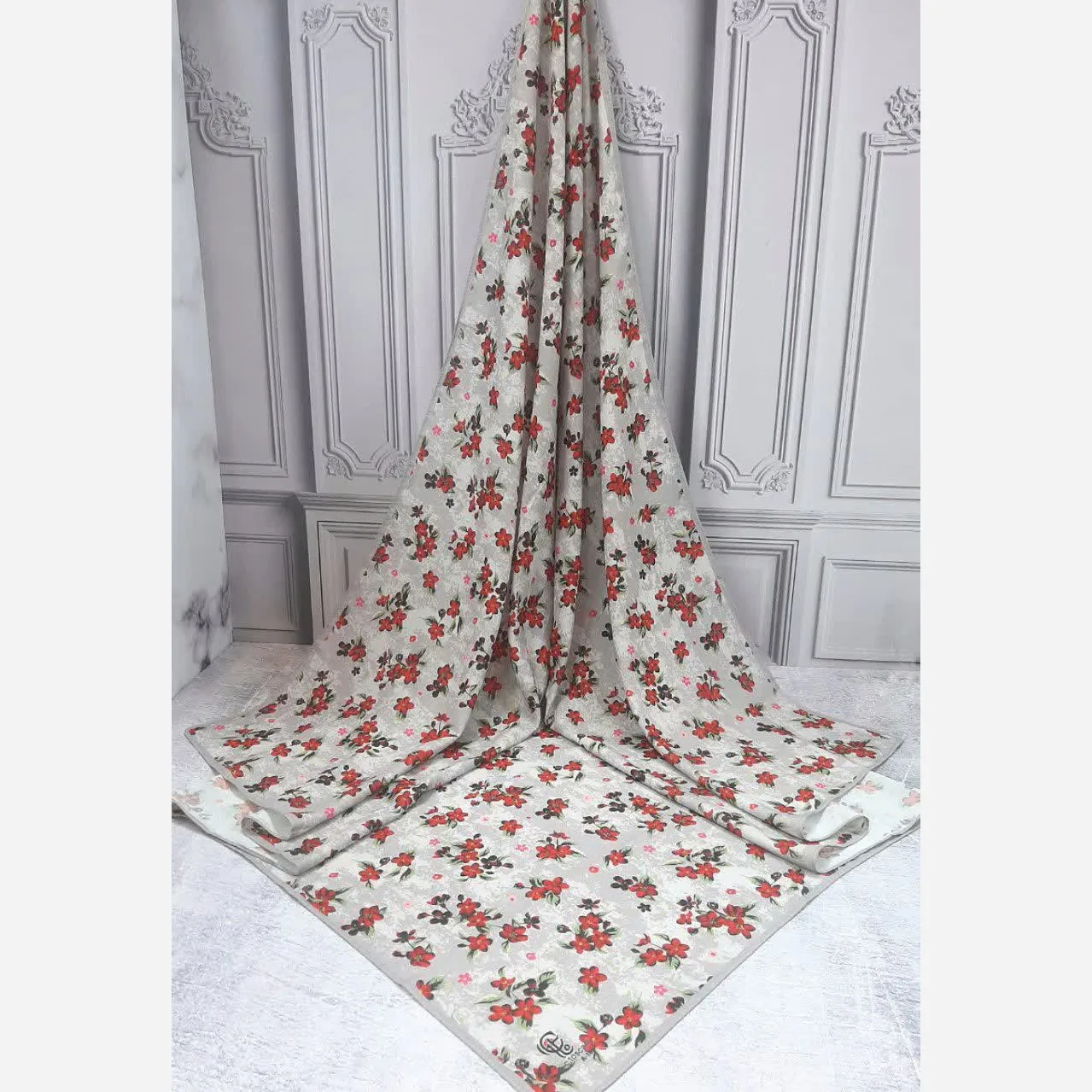 روسری نخ کاستوم طرح چیچک گل سرخ طوسی قواره بزرگ 140 سانتیمتر
