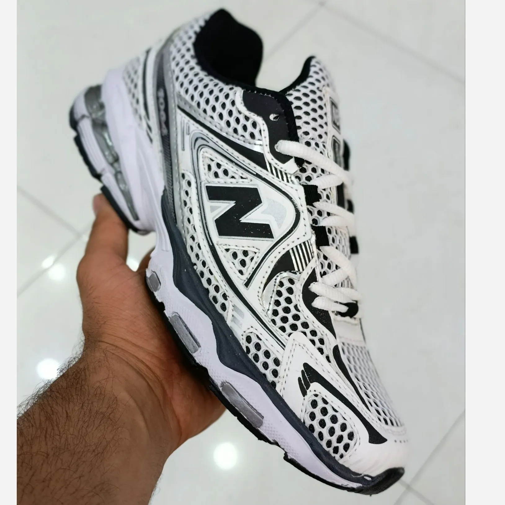 کفش اسپرت مردانه نیوبالانس 1064 سایز بزرگ 45 تا 48 رنگ سفید مشکی