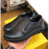 کفش چرم مردانه راحتی طرح جانسون مشکی چرم طبیعی زیره طبی