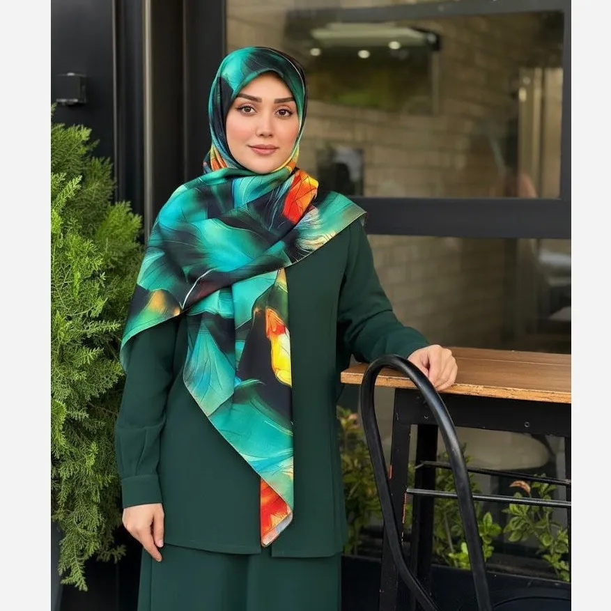 روسری نخی طرح ملورین ابعاد 140 در 140