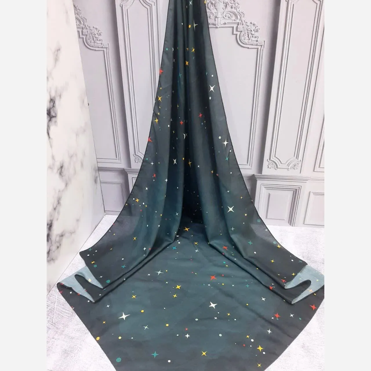 روسری نخی کاستوم طرح ستاره شب سرمه ای قواره بزرگ 140*140 دور دوخت