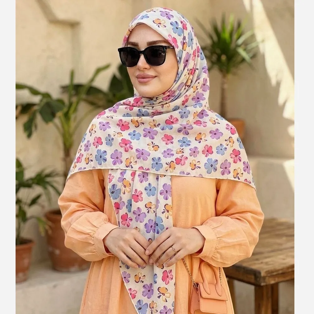 روسری نخ کاستوم طرح گل کاغذی قواره بزرگ 140x140 دور چرخ دوز کرم شیری