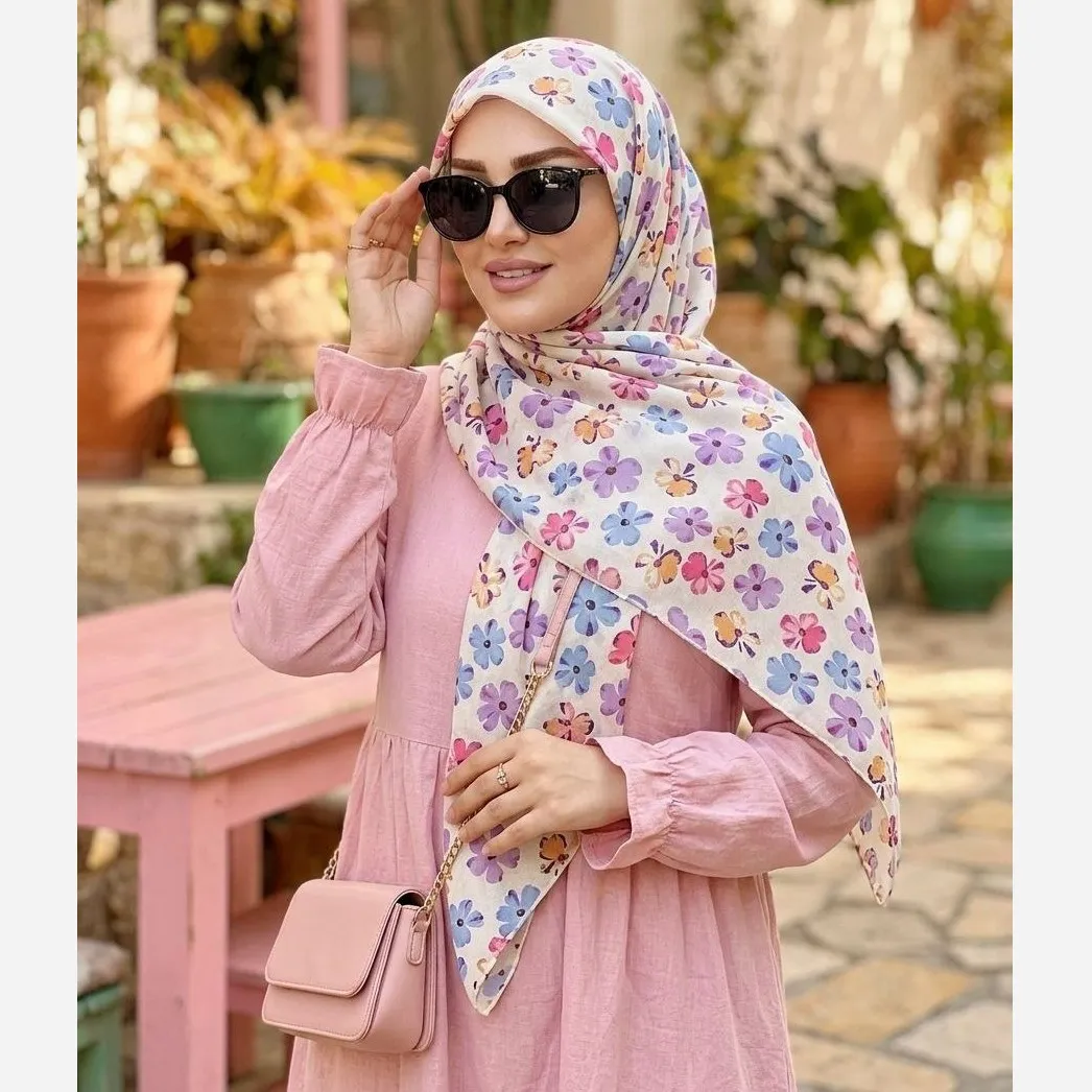 روسری نخ کاستوم طرح گل کاغذی قواره بزرگ 140x140 دور چرخ دوز کرم شیری