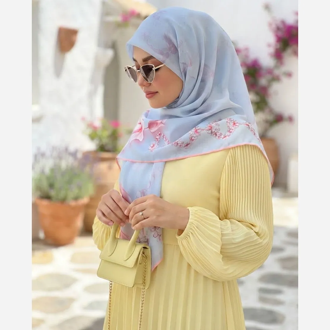 روسری نخ کاستوم قواره بزرگ 140 در 140 طرح آرام آبی و صورتی