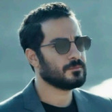 عینک آفتابی پلیس مدل چند ضلعی UV400 زنانه و مردانه فریم فلز و کائوچو رنگ مشکی طلایی