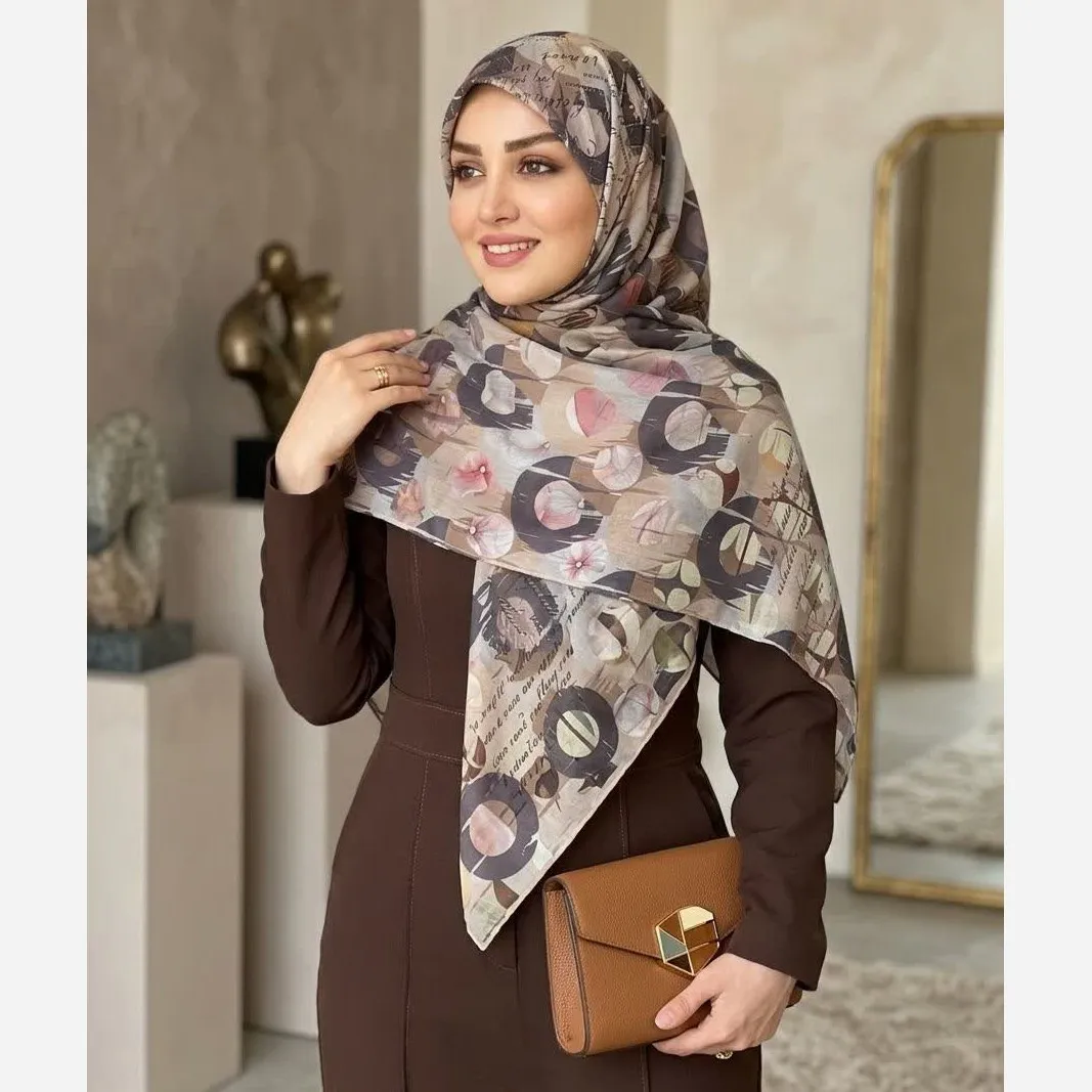 روسری نخ کاستوم سیتو طرح رِسپینا قواره بزرگ 140 سانتیمتر دور دست دوز