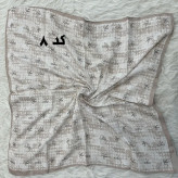 مینی اسکارف نخی نسکافه ای طرح دار قواره 65 در 65 سانتی متر
