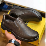 کفش چرم مردانه مدل اوزین قهوهای راحتی و شیک رویه چرم طبیعی استر چرم بزی زیره پیو سبک و مقاوم کفی طبی